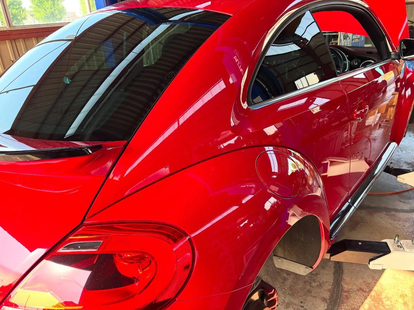 フォルクスワーゲンのTHEビートルターボ2014年モデル、型...