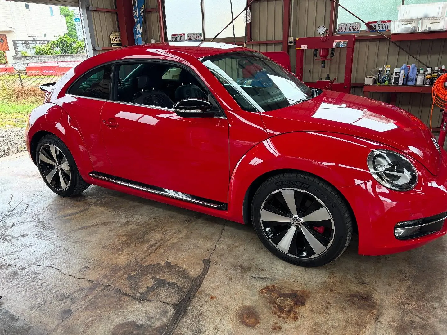 フォルクスワーゲンのTHEビートルターボ2014年モデル、型...