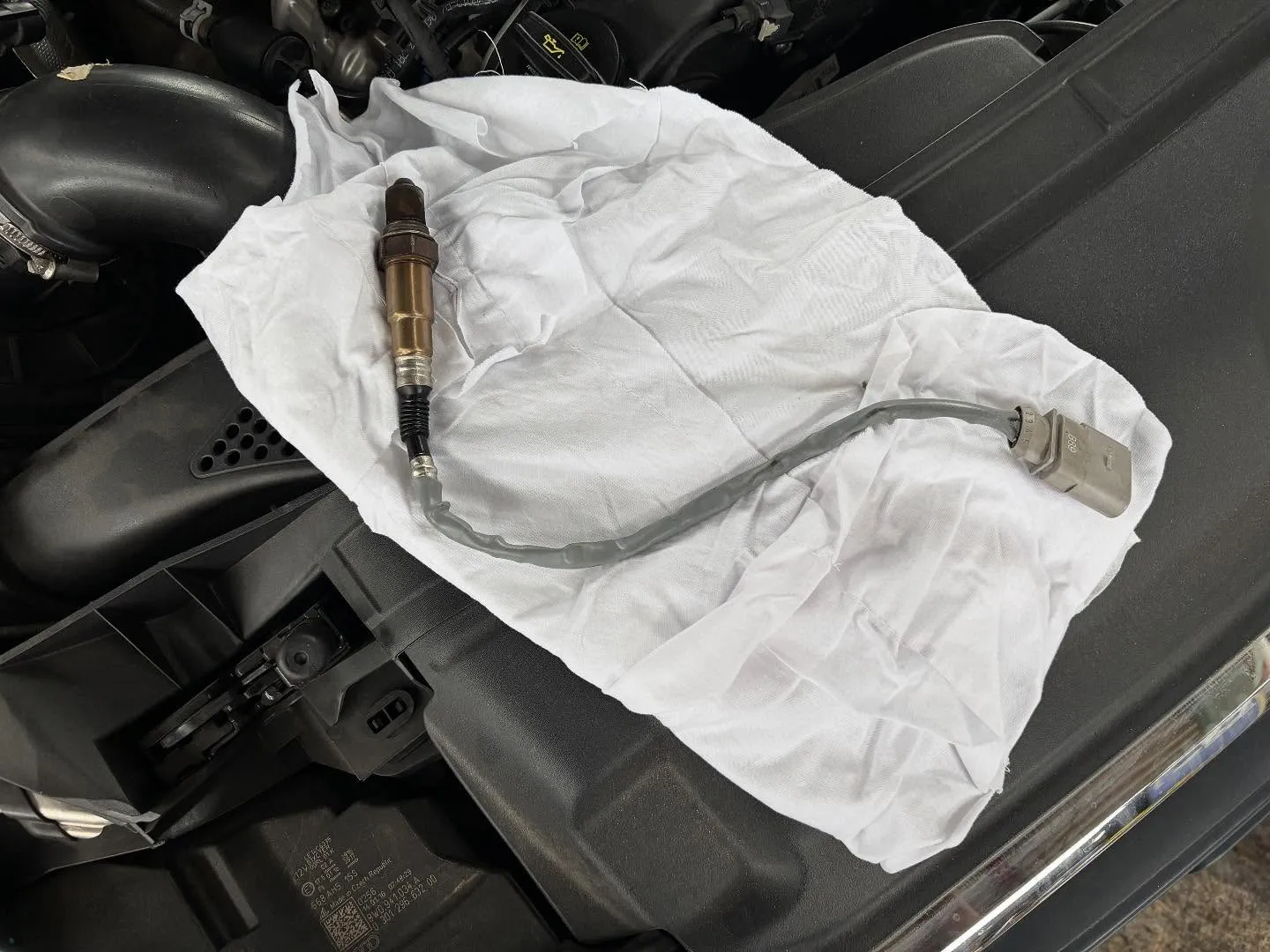 2016年モデルのF4型アウディA4において、エンジンチェッ...