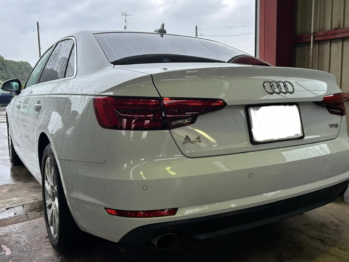 2016年モデルのF4型アウディA4において、エンジンチェッ...