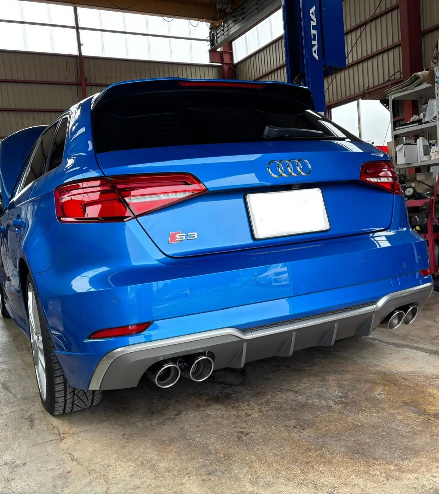 先日は2019年モデルのアウディS3（8VDJH）の法定12...