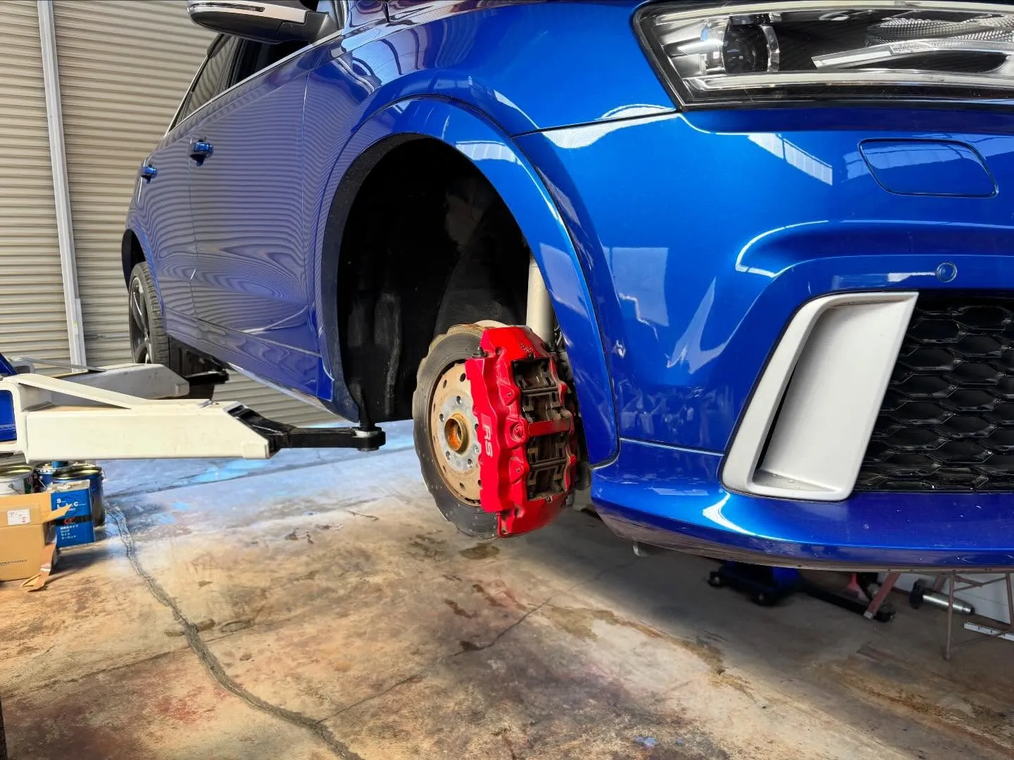 2014年モデルのアウディRSQ3を所有するお客様から、車検...