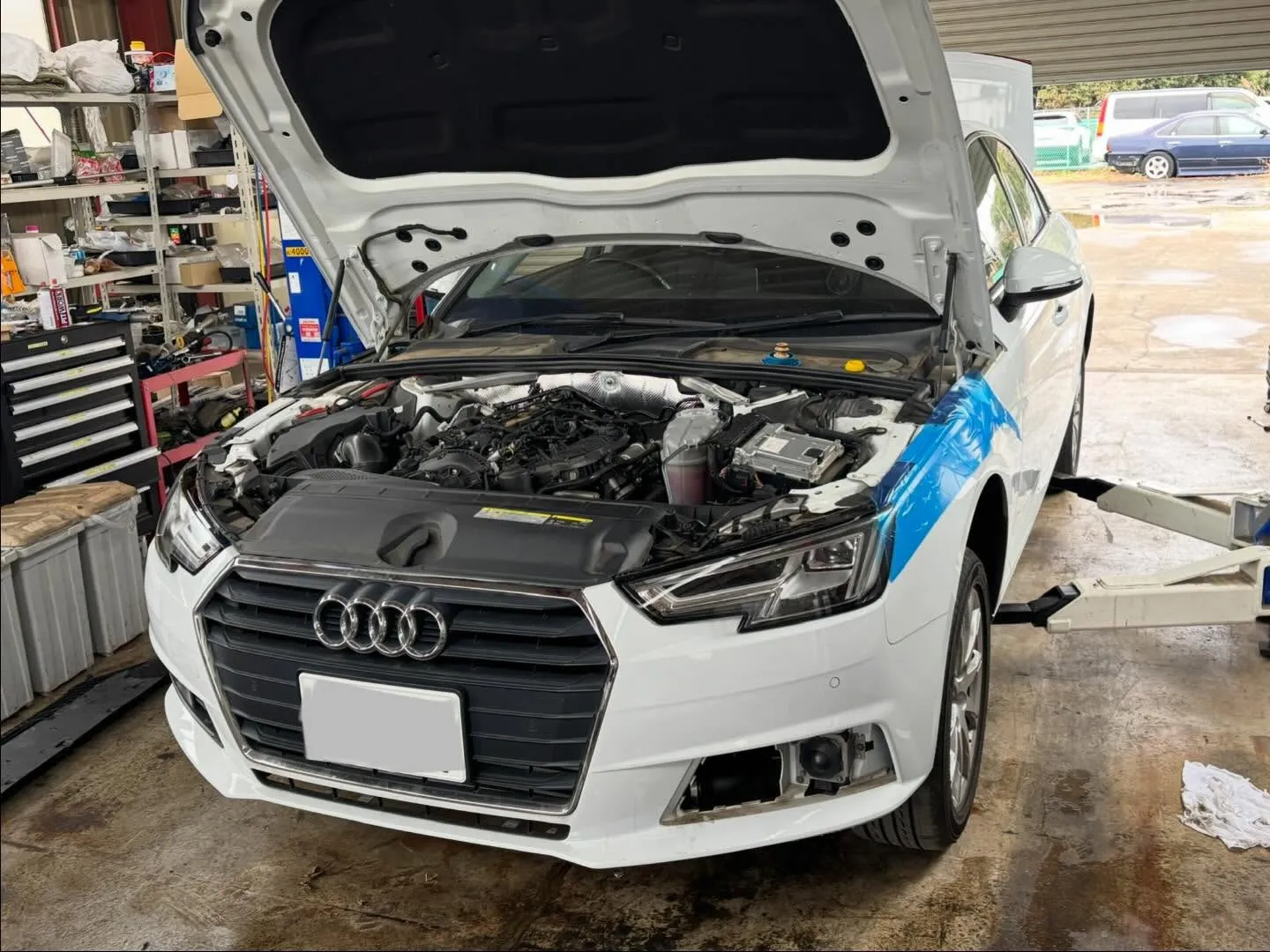 2016年式アウディA4のお客様より、冷却水警告灯が点灯し冷...