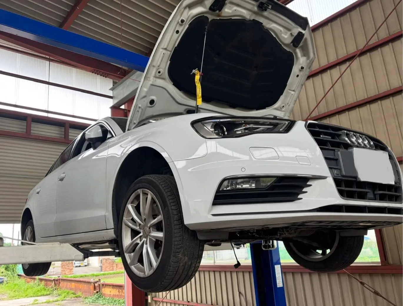 入庫した2014年モデルのアウディA3セダン1.8TFSIク...
