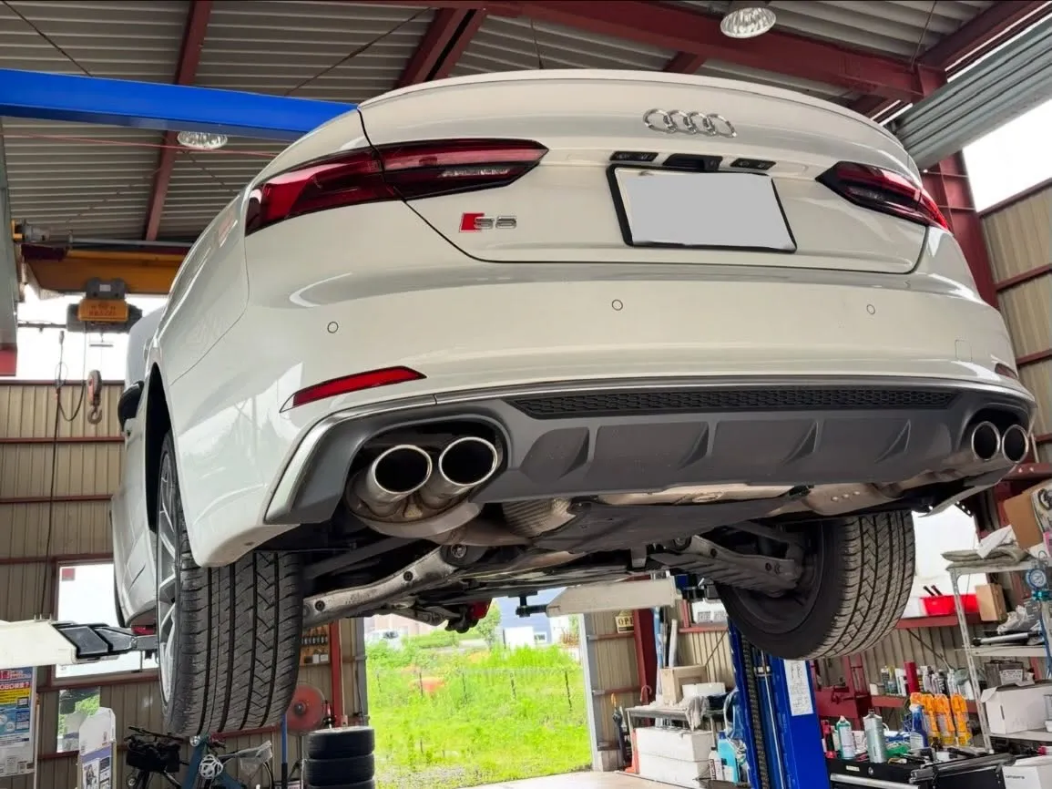 先日、2020年モデルのアウディS5の定期点検を実施し、フロ...